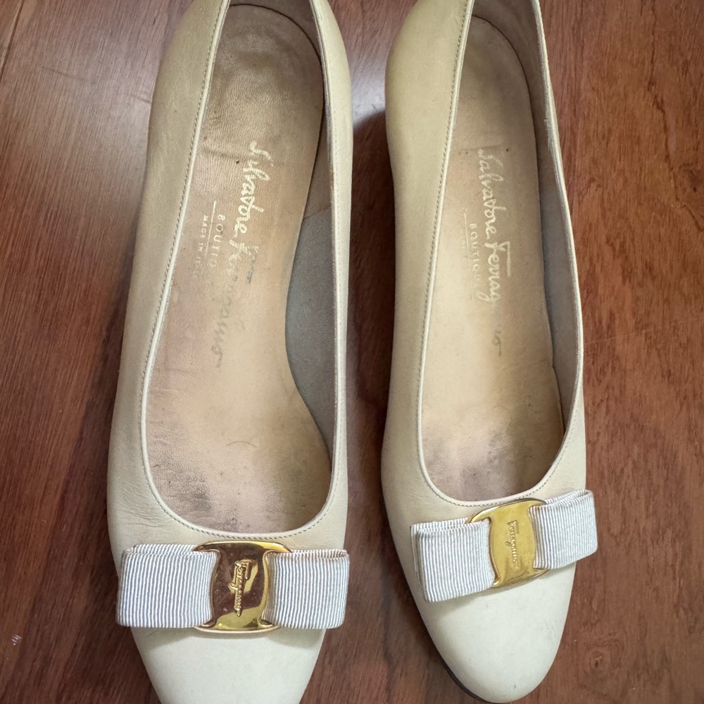 Salvatore Ferragamo Cream and Gold Heels